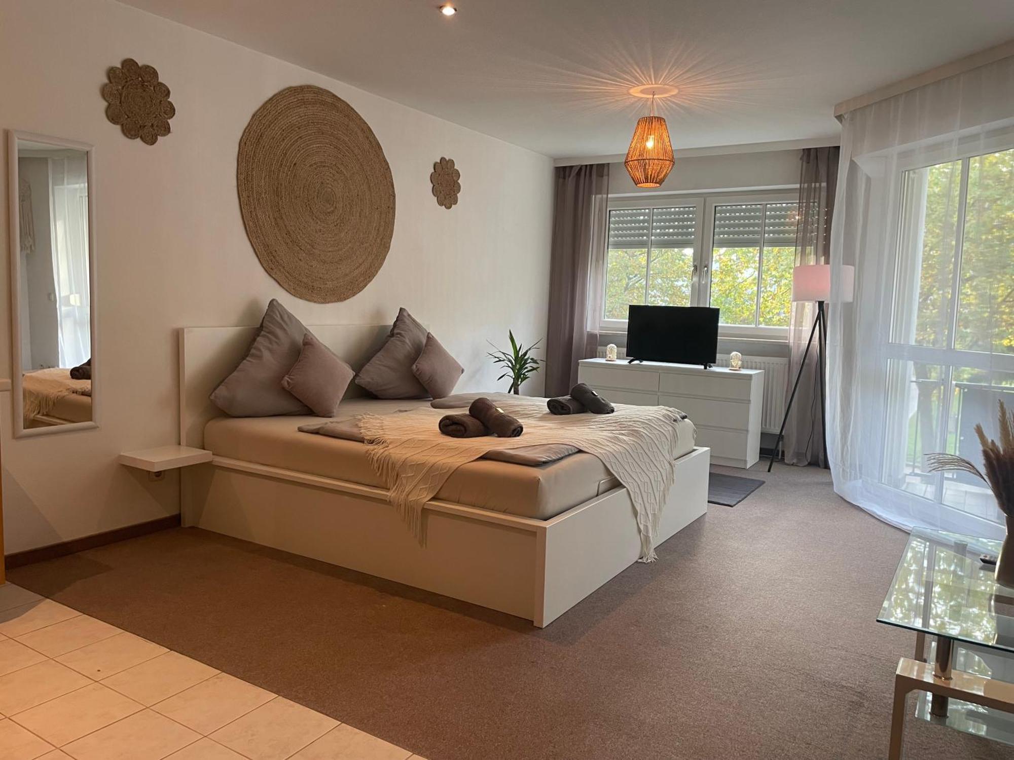 Kingsize Bett Boho Apartment Mit Tiefgarage Naehe Salzburg Freilassing Eksteriør billede