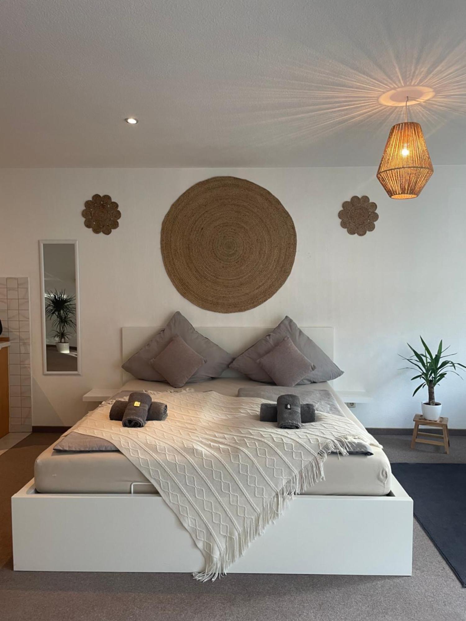 Kingsize Bett Boho Apartment Mit Tiefgarage Naehe Salzburg Freilassing Eksteriør billede